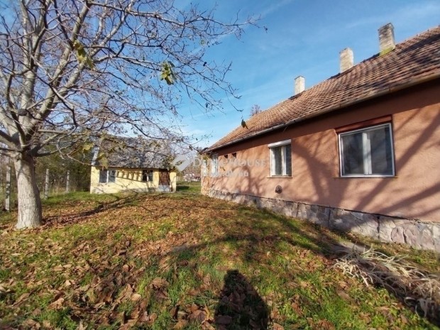 Szegedi elad� 63 nm-es h�z