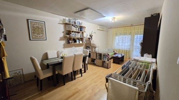 Szegedi elad� 69 nm-es lak�s