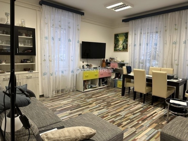 Szegedi elad� 76 nm-es lak�s