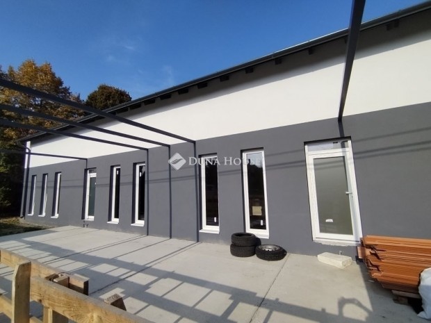 Szegedi elad� 91 nm-es h�z