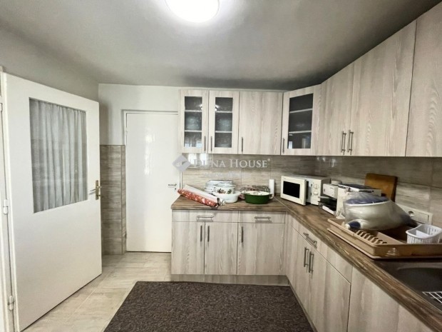 Szegedi elad� 92 nm-es h�z