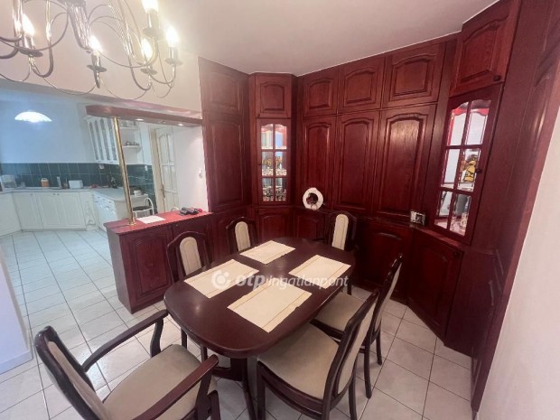 Szegedi elad� 94 nm-es lak�s