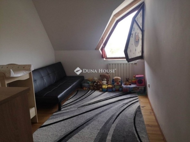 Szegedi elad� 96 nm-es lak�s