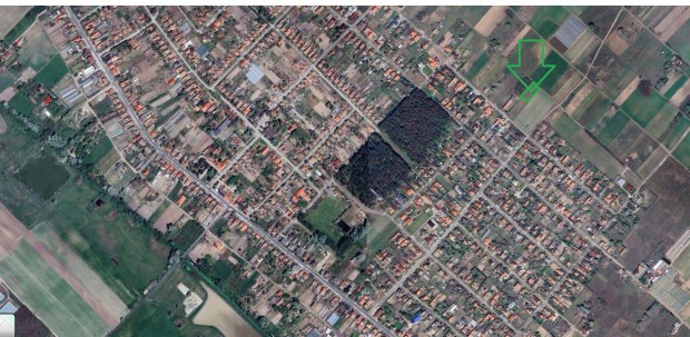 Szegedt�l 10 km-re Zsomb�n, 1.422 m2 beker�tett �p�t�si ter�letelad�!