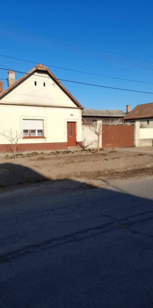 Szegedt�l 65 km-re M�lyk�ton Csok-ra alkalmas elad� h�z