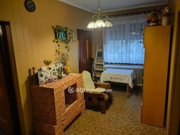 Szeghalomi 144 nm-es h�z elad�