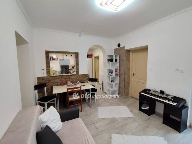 Szeghalomi 62 nm-es h�z elad�