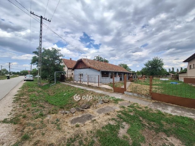 Szeghalomi 95 nm-es h�z elad�