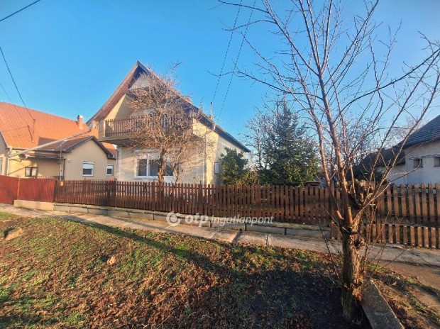 Szeghalomi elad� 93 nm-es h�z