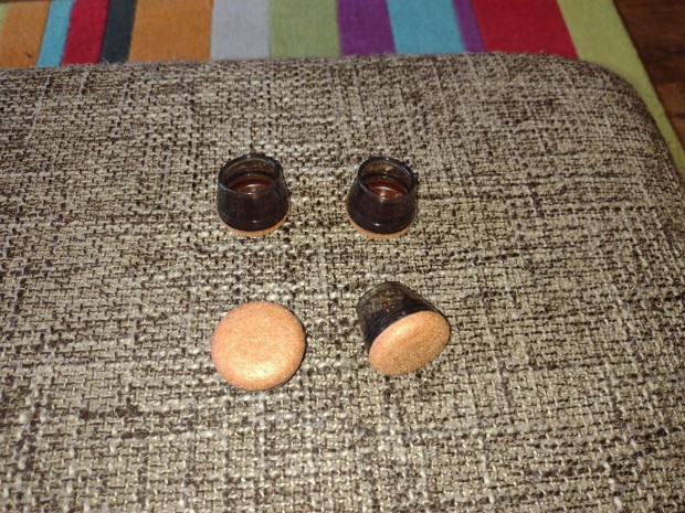 Sz�k vagy b�tor l�b 2 cm �tm�r� szilikon parafa - 4 db