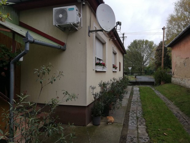 Sz�kely k�zpontban 3 szob�s t�glah�z elad�