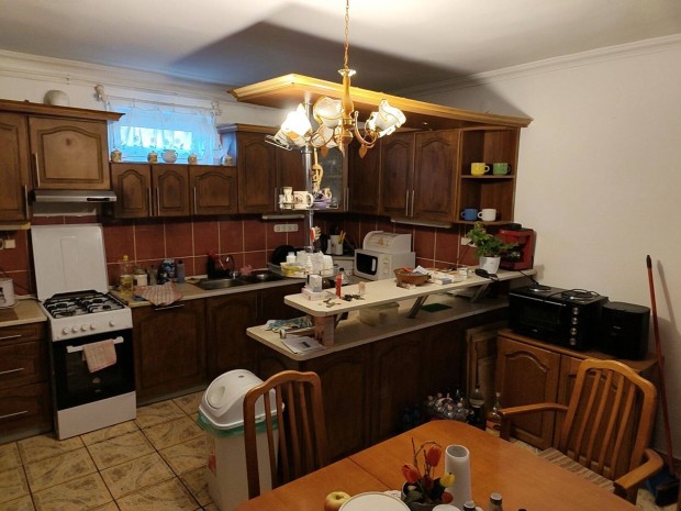 Sz�kely k�zponti r�sz�n csal�di h�z elad�, vagy cser�lhet�!