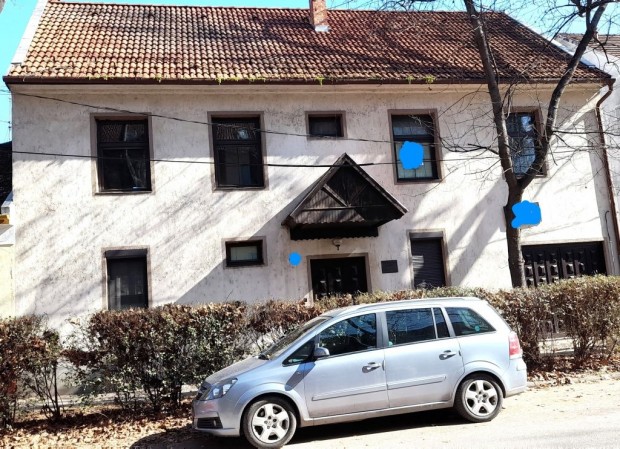 Sz�kesfeh�rv�r! Nagy lehet�s�gek h�za a belv�ros k�zel�ben!