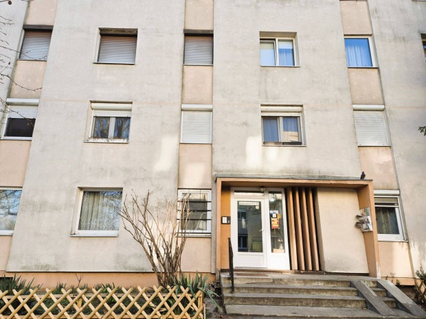 Sz�kesfeh�rv�r, Szedreskerti lak�negyed 44. - Elad� panel lak�s