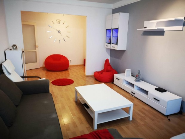 Sz�kesfeh�rv�r elad� panellak�s 2+1 f�l szob�s: 51,9 milli� Ft