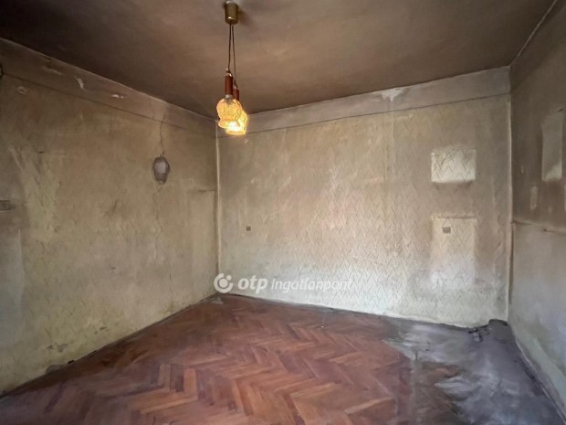 Sz�kesfeh�rv�ri 107 nm-es h�z elad�