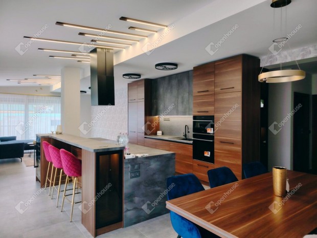 Sz�kesfeh�rv�ri 160 nm-es h�z elad�