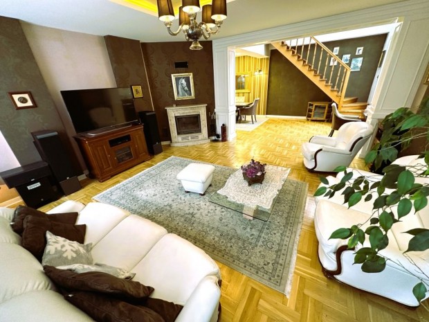 Sz�kesfeh�rv�ri 197 nm-es lak�s elad�