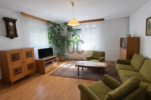 Sz�kesfeh�rv�ri 200 nm-es h�z elad�