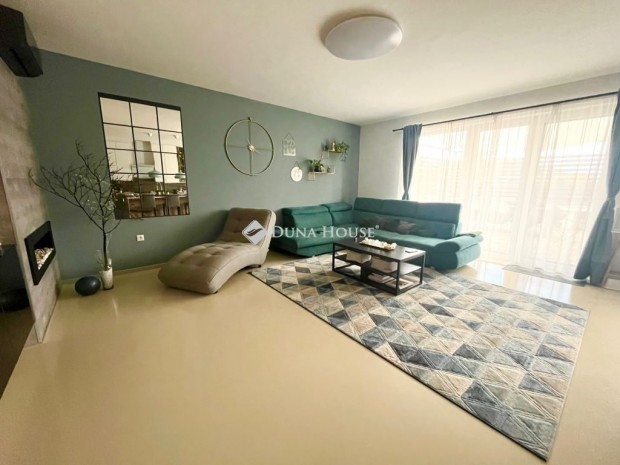 Sz�kesfeh�rv�ri 217 nm-es h�z elad�