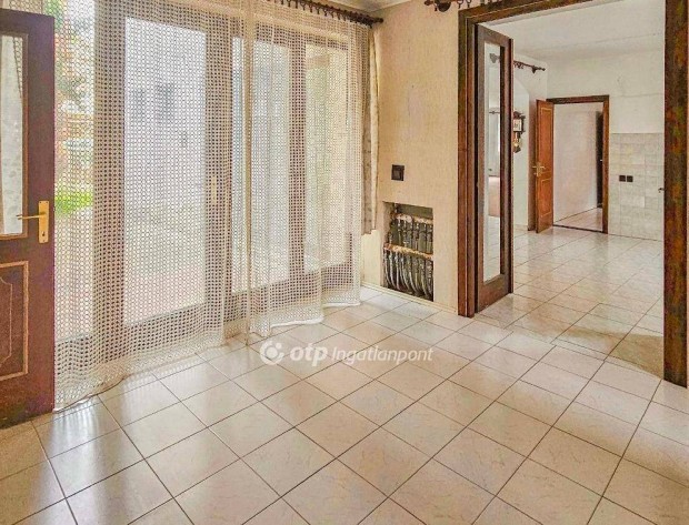 Sz�kesfeh�rv�ri 353 nm-es h�z elad� #5127763