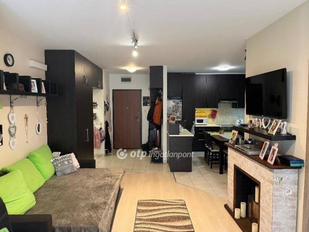 Sz�kesfeh�rv�ri 72 nm-es lak�s elad� #5154329