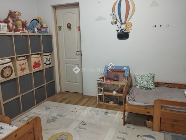 Sz�kesfeh�rv�ri 90 nm-es h�z elad�