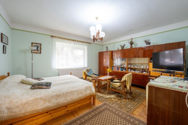 Sz�kesfeh�rv�ri 96 nm-es h�z elad�