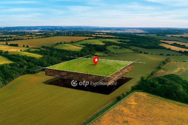 Sz�kesfeh�rv�ri 9700 nm-es telek elad�