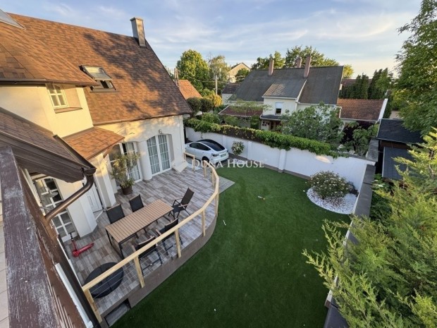 Sz�kesfeh�rv�ri elad� 210 nm-es h�z