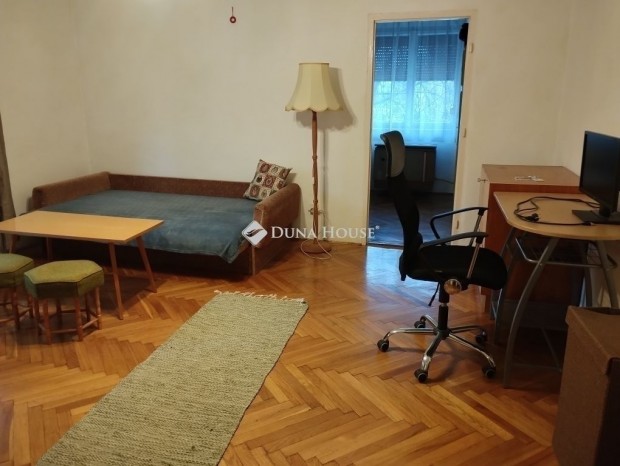 Sz�kesfeh�rv�ri elad� 50 nm-es lak�s