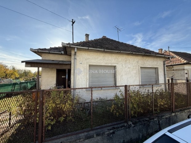 Sz�kesfeh�rv�ri elad� 66 nm-es h�z