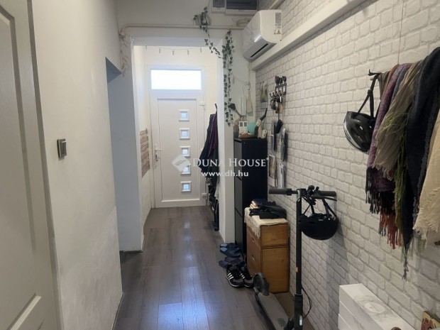 Sz�kesfeh�rv�ri elad� 70 nm-es lak�s