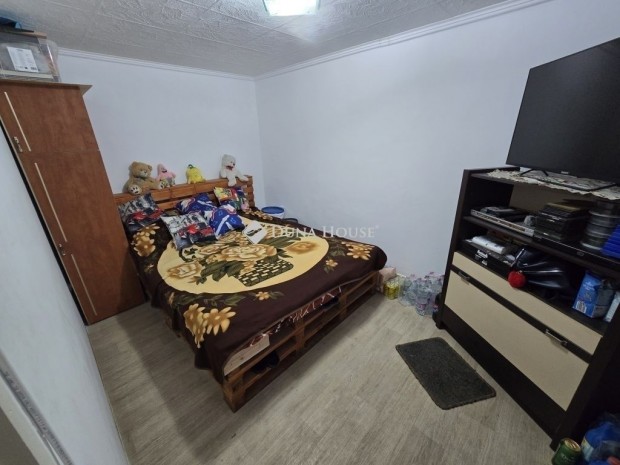 Sz�kesfeh�rv�ri elad� 73 nm-es h�z