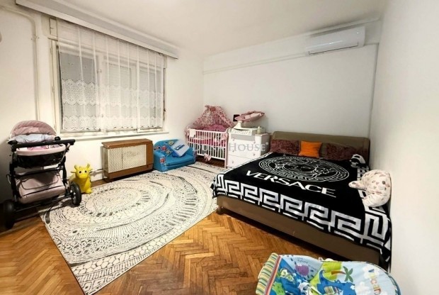 Sz�kesfeh�rv�ri elad� 80 nm-es h�z