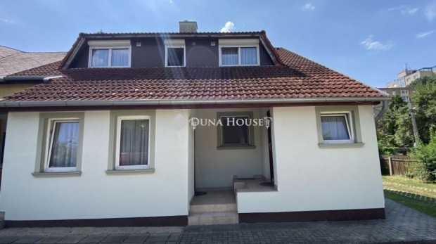 Sz�kesfeh�rv�ri elad� 85 nm-es lak�s