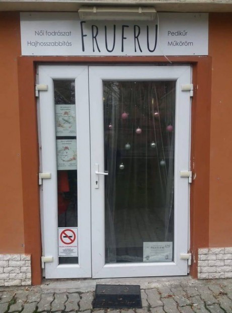 Sz�kesfeh�rv�ron 33 m2-es �zlet kiad�