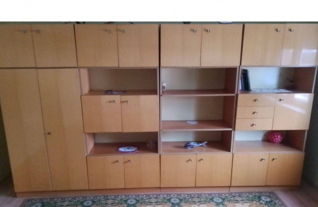 Szekr�ny, szekr�nysor