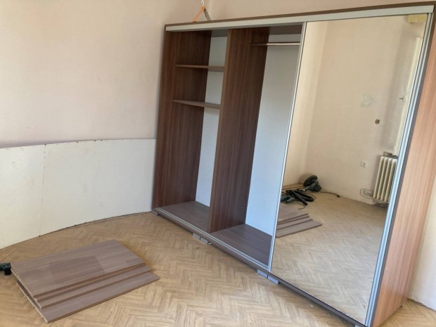 Szekrény három ajtós
