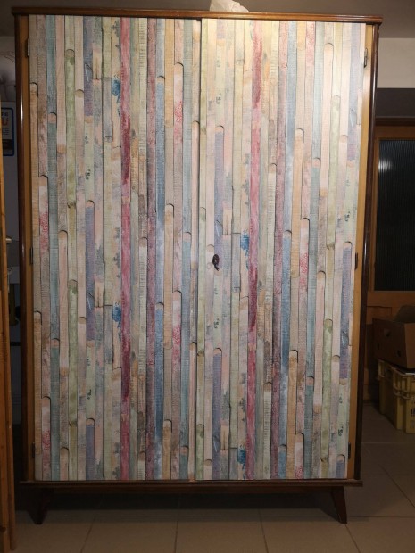 Szekr�ny ruh�knak