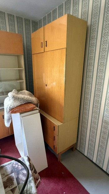 Szekrények, Fa bútorok