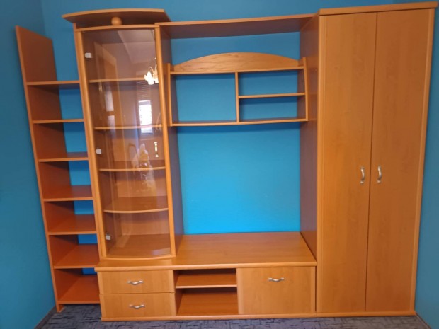 Szekr�nysor TV hellyel