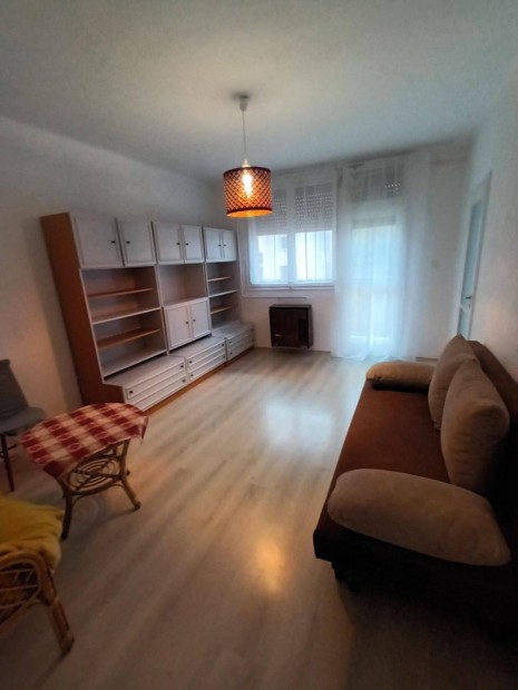 Szeksz�rd Botty�n ltp, 2.em 59m2 kiad� lak�s