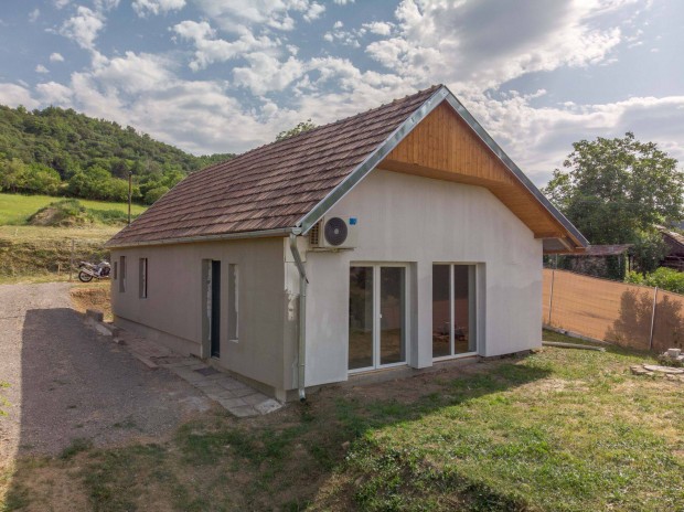 Szekszárd, Árnyék dűlő, felújított ingatlan, panorámás kilátással