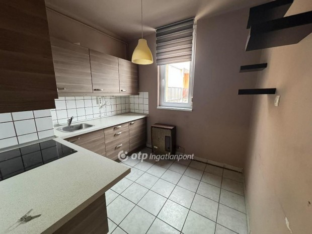 Szeksz�rd - 57nm - 1+2 szoba - erk�ly - 4 emelet - lak�s elad�!