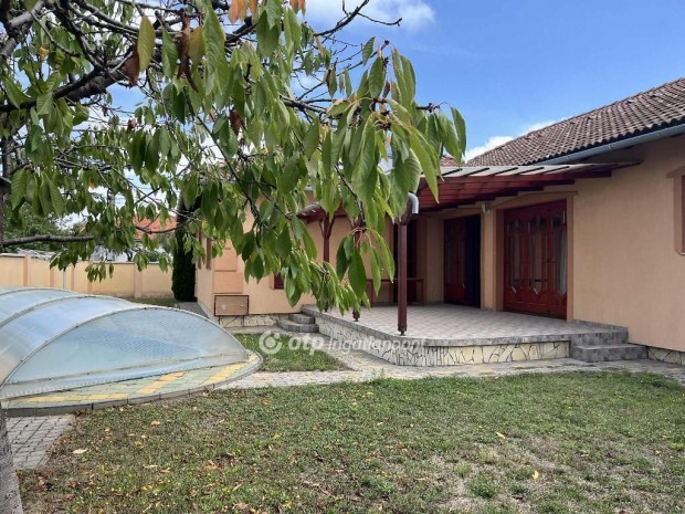 Szeksz�rd - mediterr�n st�lus� modern csal�di h�z elad�!