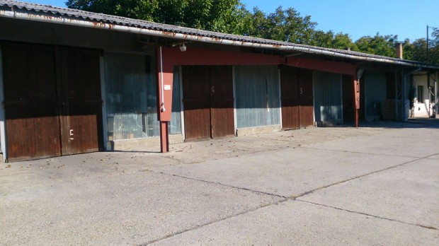 Szekszárd iparterületén 1000m2 területen ipari ingatlan kiadó