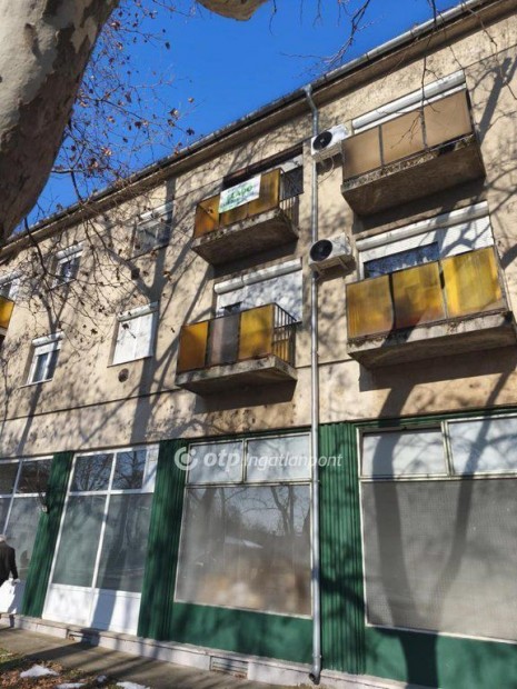 Szeksz�rd k�zponti r�sz�n 51 nm erk�lyes lak�s elad�!