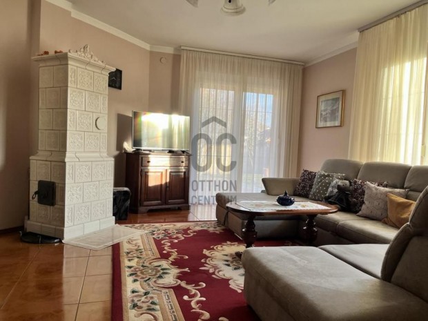 Szeksz�rdi 155 nm-es h�z elad�