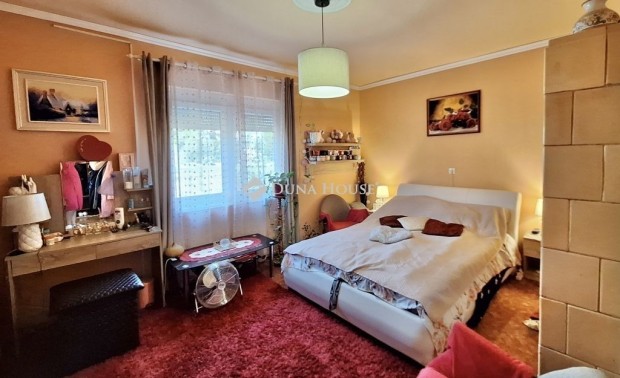 Szeksz�rdi 81 nm-es h�z elad�